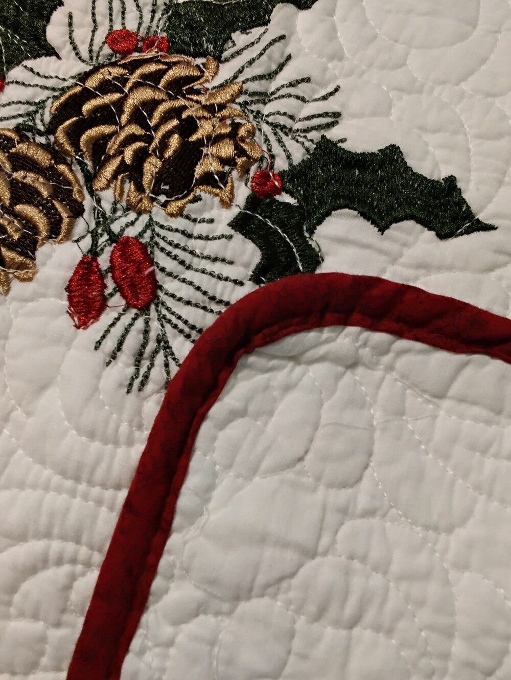 4008 Queen Size Crackerbarrel Embroidered Cardinal Greetings. 09" X 90". - Picture 15 of 15